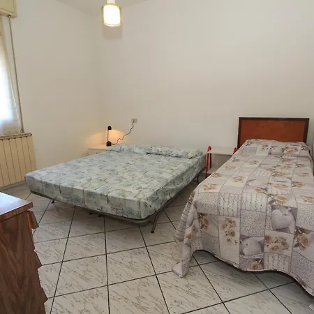 Laura 81-83 Prázdninový dům *